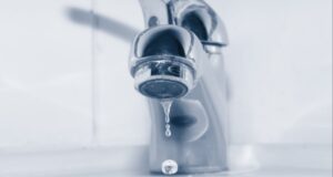 Fier, sot kufizim i furnizimit me ujë për shkak të punimeve të OSHEE