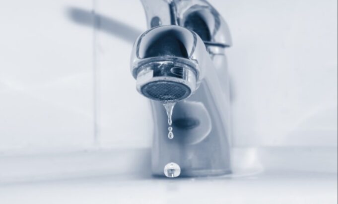 Fier, sot kufizim i furnizimit me ujë për shkak të punimeve të OSHEE