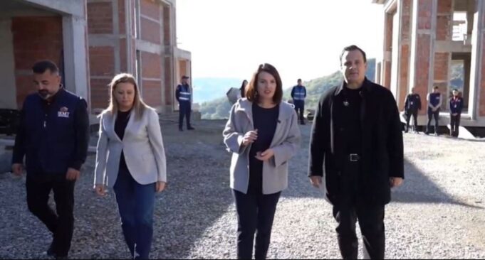 Ministrja Koçiu: Ndërtuesit pa leje, do futen në listën e zezë: Objektet do prishen ose konfiskohen