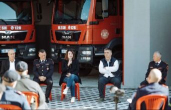Albana Koçiu në Fier: Stacioni i ri zjarrfikës model kombëtar për standardet e shërbimit