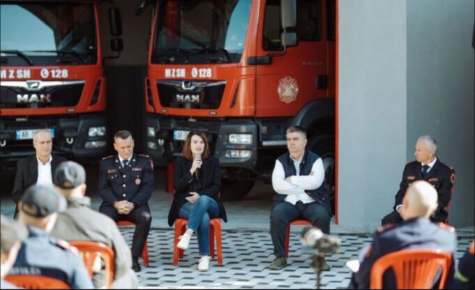 Albana Koçiu në Fier: Stacioni i ri zjarrfikës model kombëtar për standardet e shërbimit