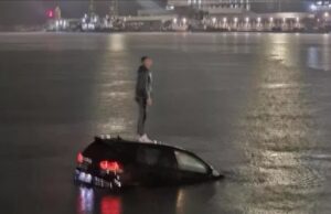 Makina bie në det në portin e Barit, shpëtohet drejtuesi shqiptar