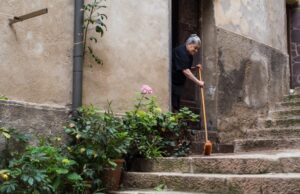 Italia rekord me Njëqindvjeçarët, mbi 2,000 Italianë festojnë 100 vjetorin në 2025