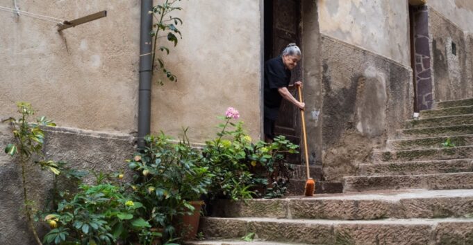 Italia rekord me Njëqindvjeçarët, mbi 2,000 Italianë festojnë 100 vjetorin në 2025