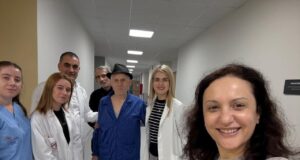 99-vjeçari triumfon pas ndërhyrjes së kryer me sukses në Memorial Fier