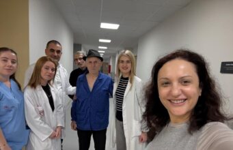 99-vjeçari triumfon pas ndërhyrjes së kryer me sukses në Memorial Fier