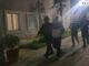 Mbajtën peng shqiptarin nga Kosova për dy javë dhe e dhunuan, tre në pranga në Vlorë, reagon policia.