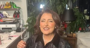 “Shqiptarë ju dua, s’ju harroj kurrë”/ Parashqevi Simaku me dhimbje: Djalin e takova, por se kam parë kurrë më