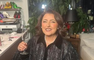 “Shqiptarë ju dua, s’ju harroj kurrë”/ Parashqevi Simaku me dhimbje: Djalin e takova, por se kam parë kurrë më