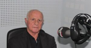 Ndahet nga jeta Ismet Bellova, legjenda e mikrofonit sportiv
