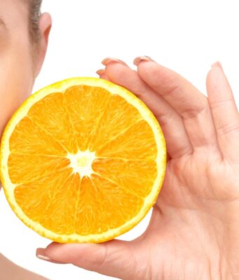 Vitaminat më të mira kundër plakjes së lëkurës – ushqimet ku gjenden