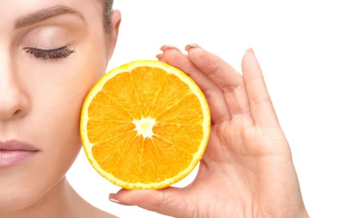 Vitaminat më të mira kundër plakjes së lëkurës – ushqimet ku gjenden