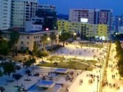 “Çmendet” nusja në Lushnje! Rreh vjehrrën, merr hak i biri