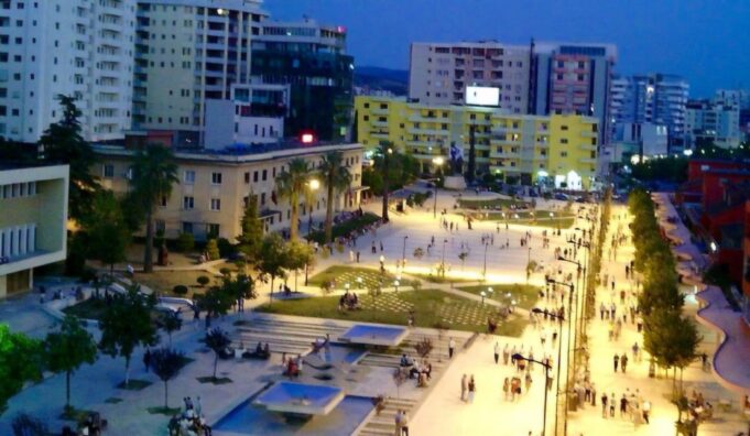 “Çmendet” nusja në Lushnje! Rreh vjehrrën, merr hak i biri