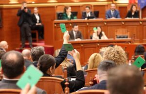 Kuvendi miraton me 110 vota aderimin e Shqipërisë në Bordin e Paqes