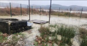 Kufizime në furnizimin me ujë në Fier nga ora 16:00, shkak rritja e nivelit të Vjosës