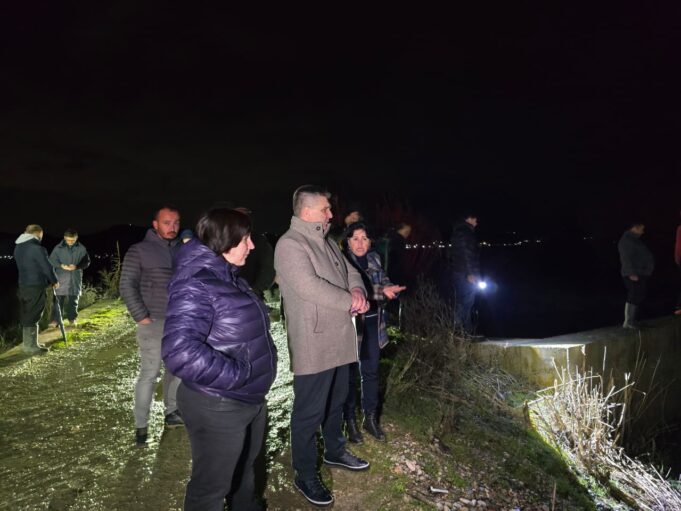 Kryebashkiaku Subashi në terren për monitorimin e situatës së krijuar nga reshjet në Fier