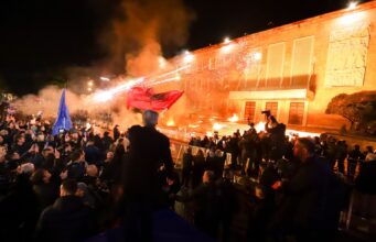 Emrat/ Kush janë 18 protestuesit e opozitës që u arrestuan nga Policia! Procedohen 3 deputetët e PD-së