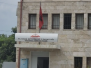 Zhvendosja e Kadastrës së Vlorës drejt Tiranës, reagojnë mbi 50 punonjës të institucionit!