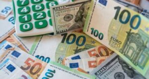 Këmbimi valutor 13 janar/ Me sa blihen e shiten dollari dhe euro, çfarë ndodh me monedhat e tjera