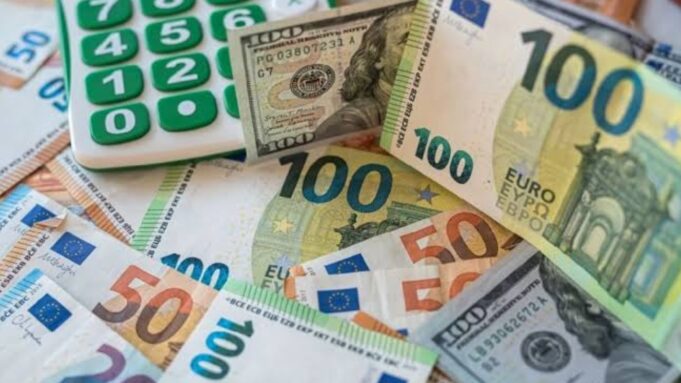 Këmbimi valutor 13 janar/ Me sa blihen e shiten dollari dhe euro, çfarë ndodh me monedhat e tjera