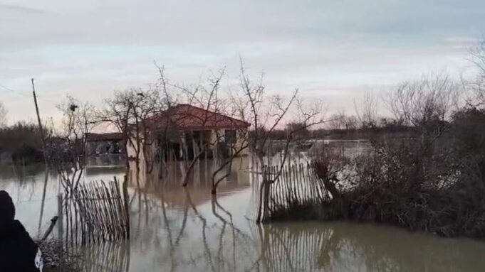 Fier/ Çarja e argjinaturës së Semanit, përmbyten 20 banesa