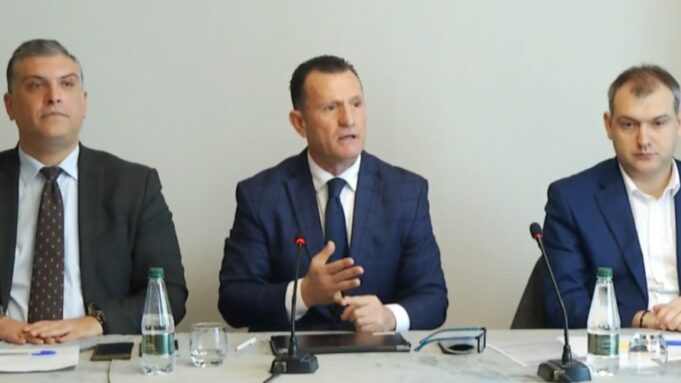 Avokati Kujtim Cakrani: Ilir Meta, zero pasuri, sepse ka punuar me pastërti
