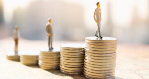 Tatimet njoftojnë pagat e reja minimale e maksimale, ndryshimi që po zbatohet për herë të parë