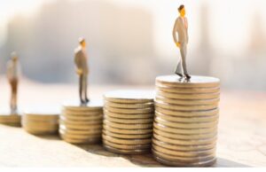 Tatimet njoftojnë pagat e reja minimale e maksimale, ndryshimi që po zbatohet për herë të parë