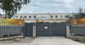 Arratisja e Ndocit/ Transferohen nga burgu i Durrësit drejt Fierit persona me rrezikshmëri të lartë