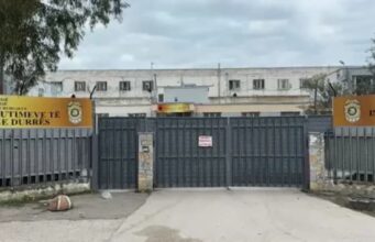 Arratisja e Ndocit/ Transferohen nga burgu i Durrësit drejt Fierit persona me rrezikshmëri të lartë