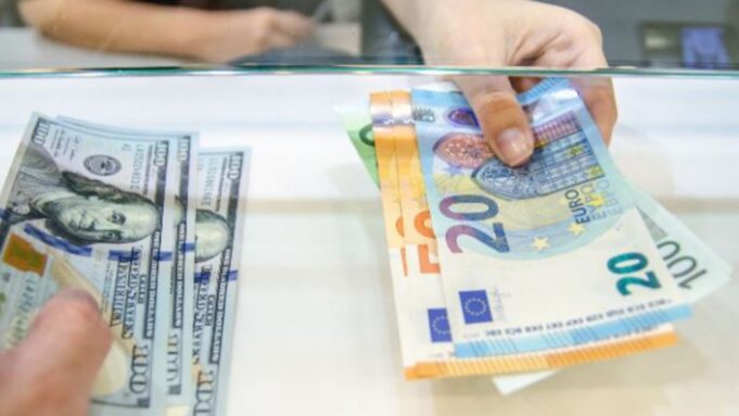 Këmbimi valutor 15 janar/ Me sa blihen e shiten dollari dhe euro, çfarë ndodh me monedhat e tjera