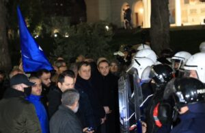 Flamur Noka: Vetëm në Iran të rrahin me shkop gome siç na rrahu ne policia e Prodës me urdhër të Ramës