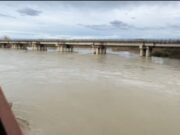 ALARM edhe nga Vjosa! Reshjet e dendura rrisin ndjeshëm niveli ne lumit, rrezik për daljen nga shtrati