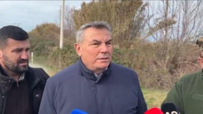 Dron termik për të lokalizuar 2 barinjtë e mbetur në tokat e përmbytura në Hasturkas në Fier