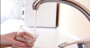 Rikthehet furnizimi me ujë në Fier, por vetëm për përdorim sanitar