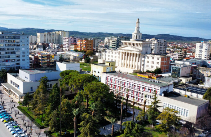 Bashkia e Fierit njofton për vende të lira pune, ja pozicionet e kërkuara