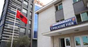 Kishin kthyer apartamentin në ‘çerdhe’ prostitucioni, arrestohen dy rumune në Fier