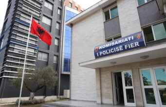 Kishin kthyer apartamentin në ‘çerdhe’ prostitucioni, arrestohen dy rumune në Fier