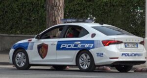 E rëndë në Tiranë/ Një vajzë gjendet e plagosur pranë Fakultetit Ekonomik