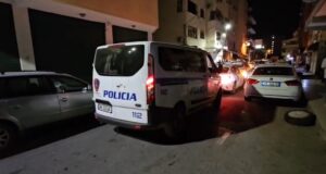 Plagosja në Tiranë/ Policia zbardh ngjarjen, 18-vjeçarja u vetëplagos, 2 të arrestuar, 3 në kërkim