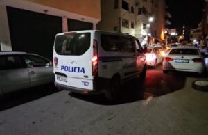 Plagosja në Tiranë/ Policia zbardh ngjarjen, 18-vjeçarja u vetëplagos, 2 të arrestuar, 3 në kërkim