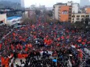 Mijëra shqiptarë bëhen bashkë në Prishtinë në mbështetje të ish-krerëve të UÇK-së