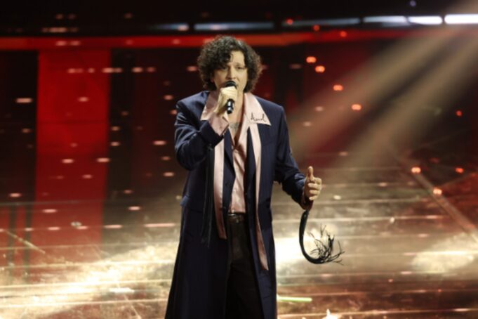 Ermal Meta rikthehet në Sanremo, me një ninullë të dhimbshme për fëmijët e luftës në Gaza
