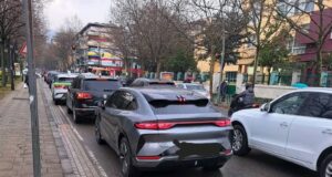 Gazetari jep alarmin: Merrni masa kunder makinave “Byd”