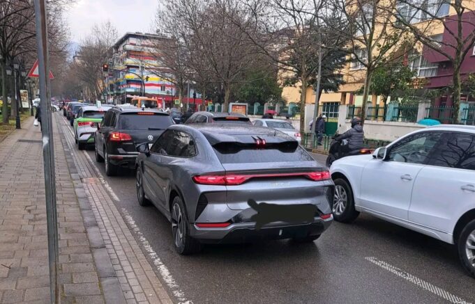 Gazetari jep alarmin: Merrni masa kunder makinave “Byd”