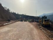 Pas 11 ditësh bllokim, rikthehet sot lëvizja e automjeteve në aksin Librazhd–Prrenjas!