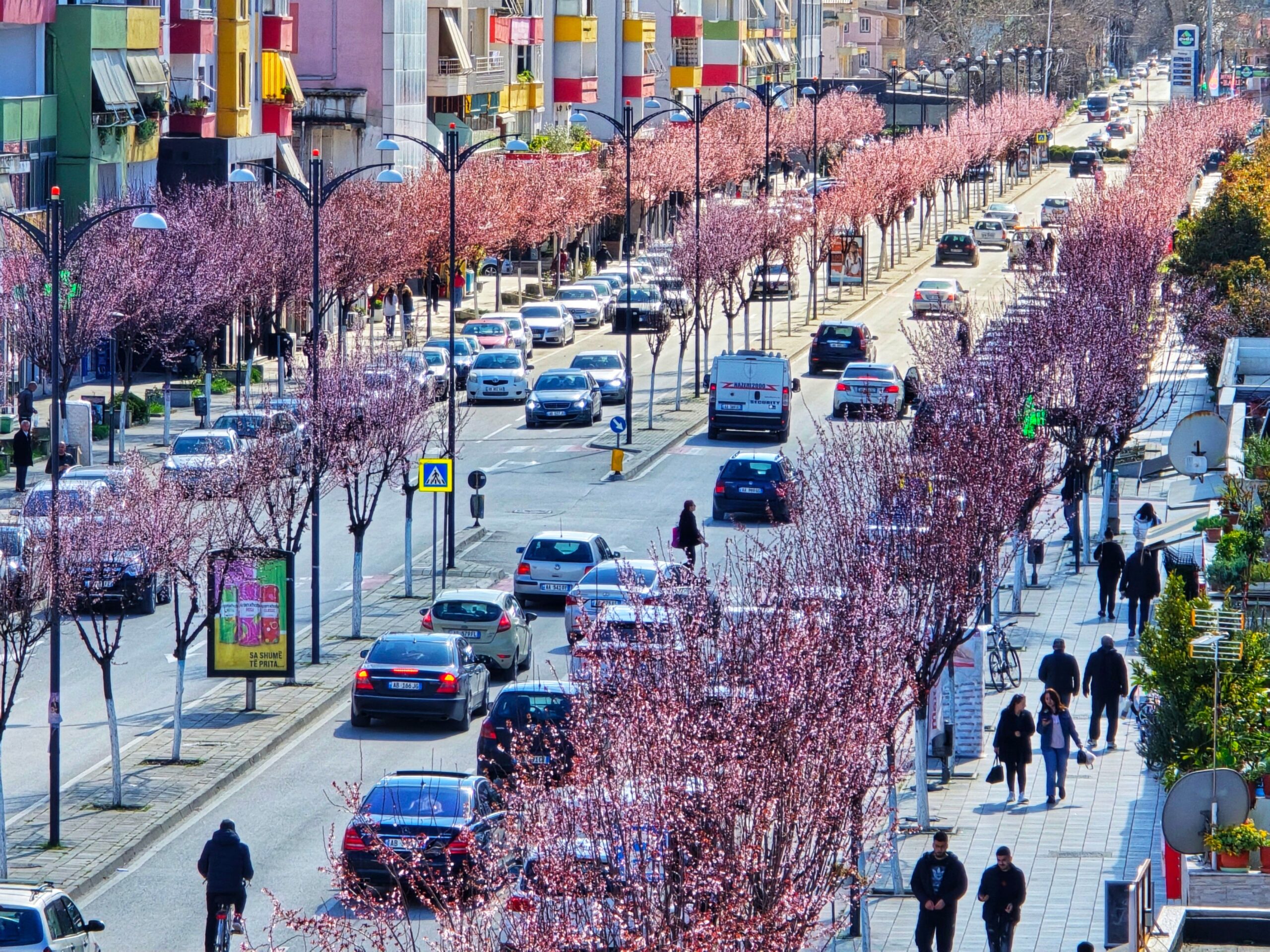 Kushte atmosferike të qëndrueshme dhe ditë me diell, parashikimi i motit për sot