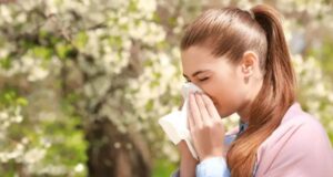 Alergjitë e pranverës po rikthehen! Si të parandaloni simptomat dhe të shijoni stinën