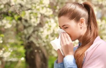 Alergjitë e pranverës po rikthehen! Si të parandaloni simptomat dhe të shijoni stinën
